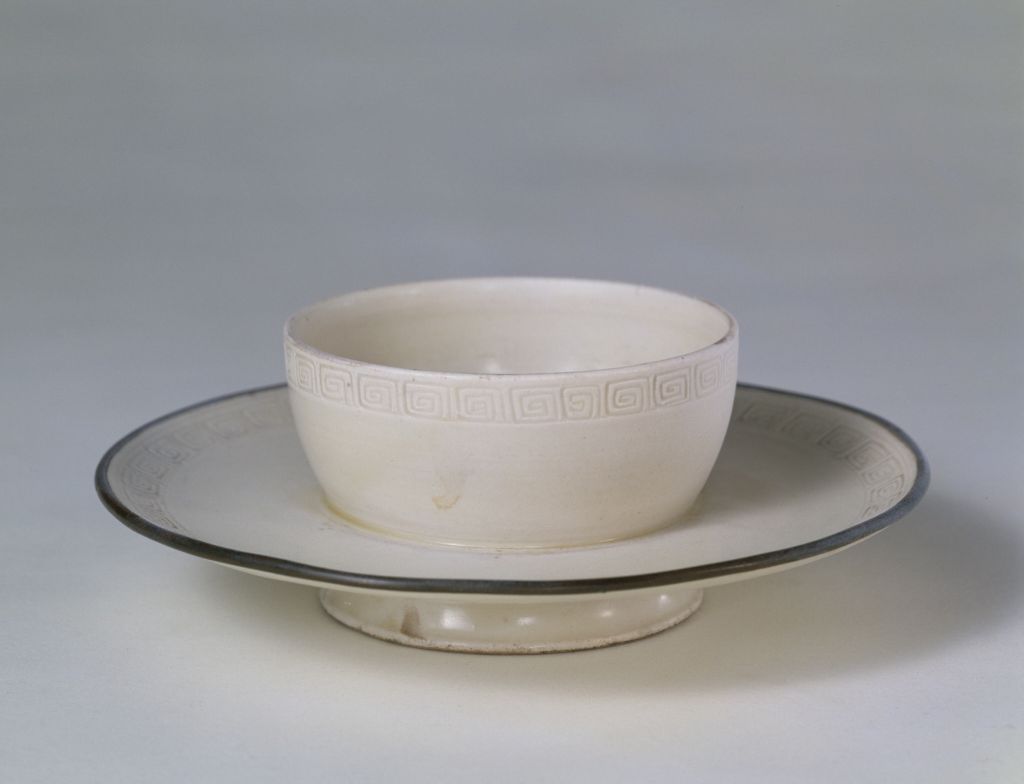 图片[1]-Ding Kiln White Glaze Embossed Embossed Caliper Holder-China Archive